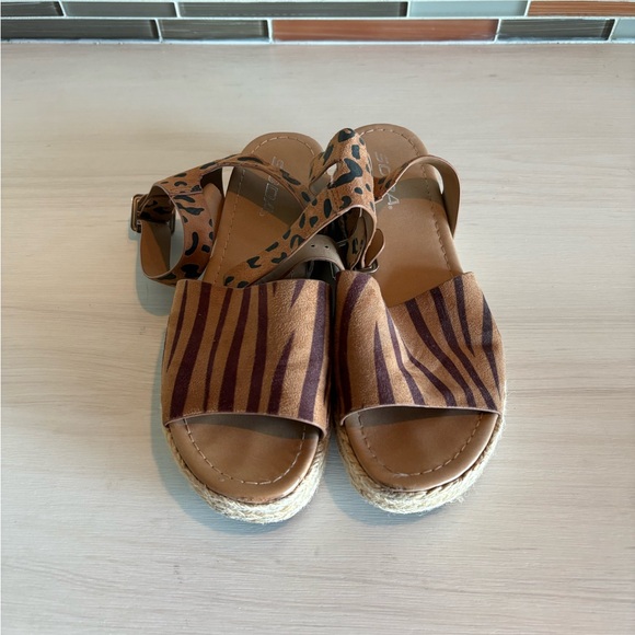 Women’s Soda Platform Sandals - Picture 3 of 6